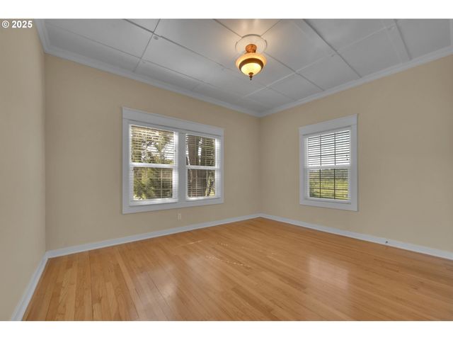 27730 ERICKSON Rd, Eugene, OR 97402