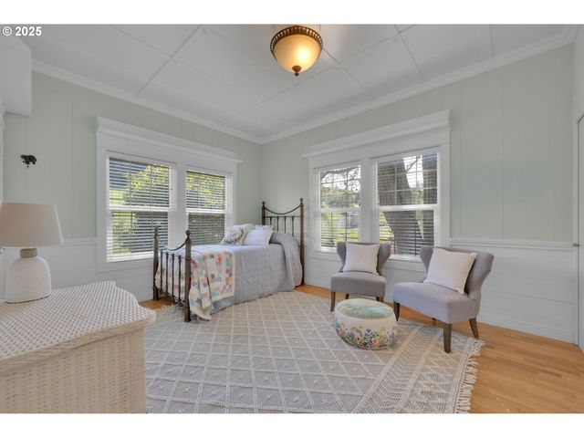 27730 ERICKSON Rd, Eugene, OR 97402