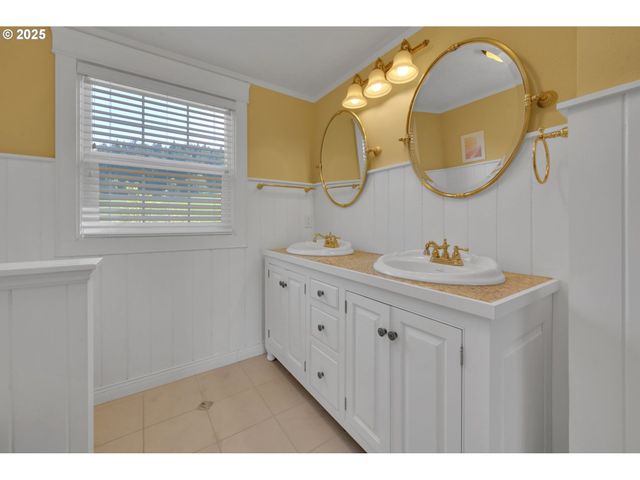 27730 ERICKSON Rd, Eugene, OR 97402