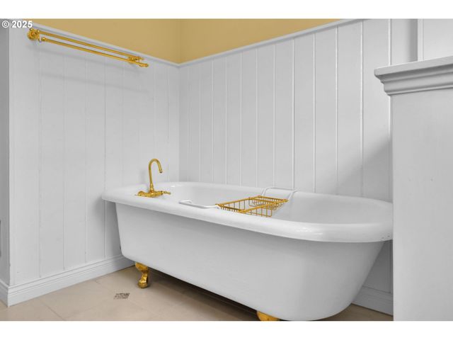 27730 ERICKSON Rd, Eugene, OR 97402