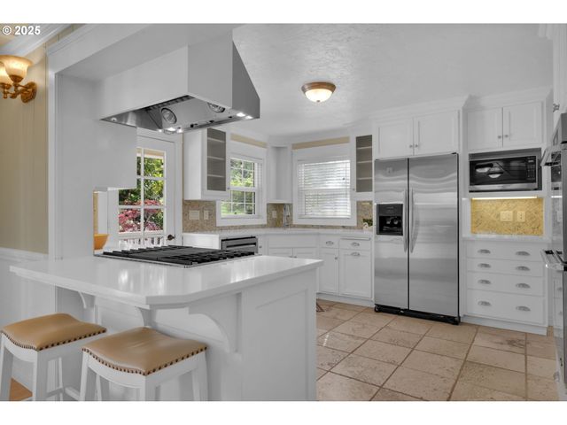 27730 ERICKSON Rd, Eugene, OR 97402