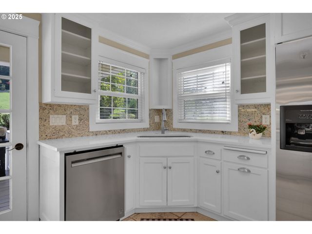 27730 ERICKSON Rd, Eugene, OR 97402