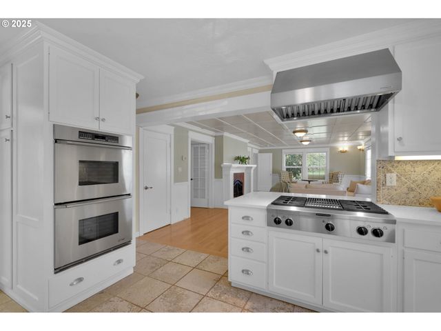 27730 ERICKSON Rd, Eugene, OR 97402