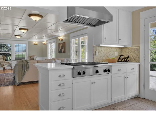 27730 ERICKSON Rd, Eugene, OR 97402