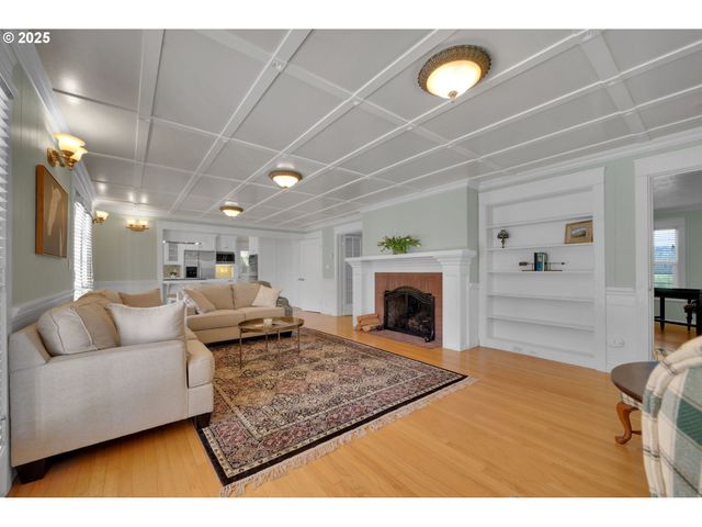 27730 ERICKSON Rd, Eugene, OR 97402