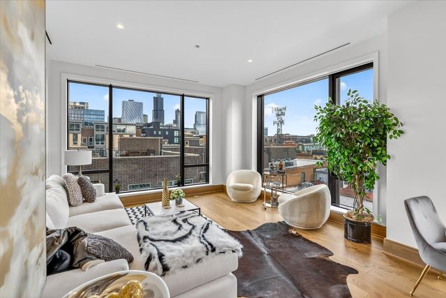 21 N May Street 501, Chicago, IL 60607