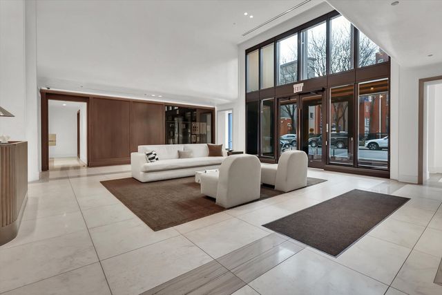 21 N May Street 501, Chicago, IL 60607