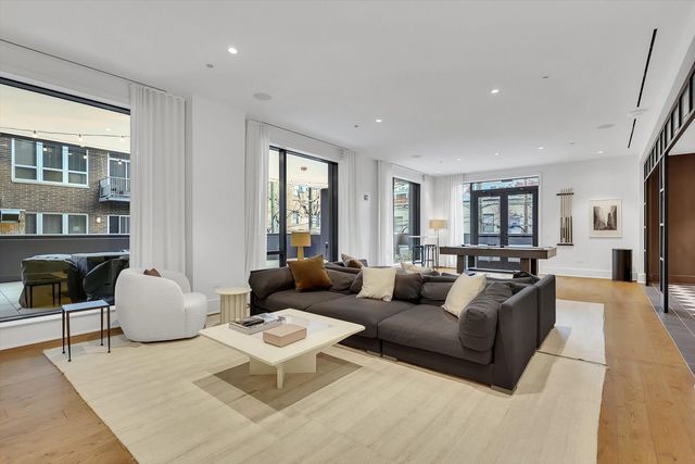 21 N May Street 501, Chicago, IL 60607