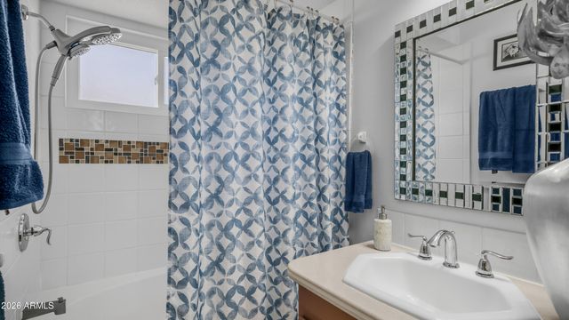 408 E MEADOWS Lane, Gilbert, AZ 85234