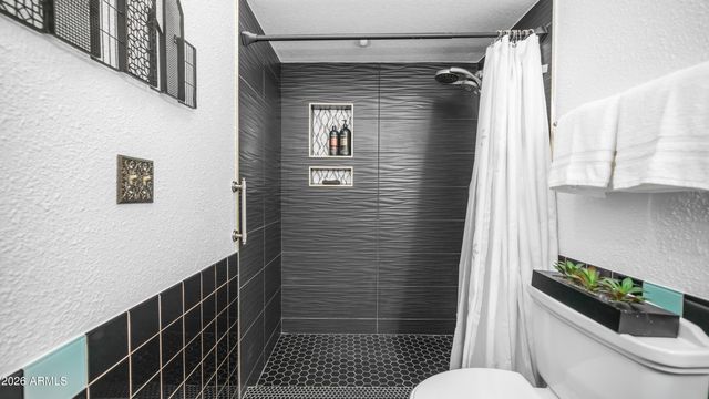 408 E MEADOWS Lane, Gilbert, AZ 85234