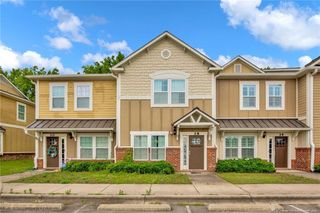 28 Hunters Run Avenue, Pembroke, NC 28372