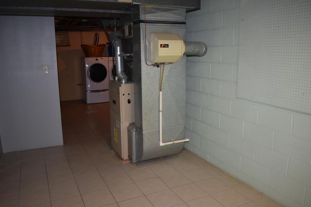 300 W 54th Place, Merrillville, IN 46410