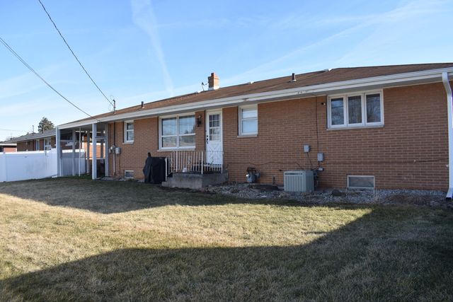 300 W 54th Place, Merrillville, IN 46410