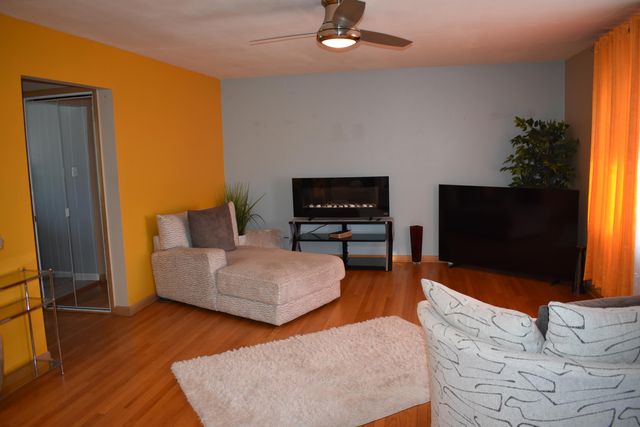 300 W 54th Place, Merrillville, IN 46410