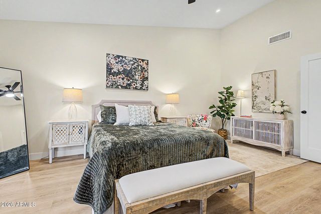 4037 E NAMBE Street E, Phoenix, AZ 85044