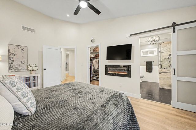 4037 E NAMBE Street E, Phoenix, AZ 85044