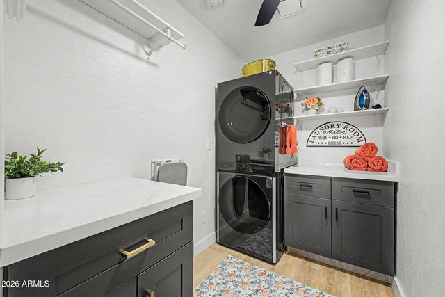4037 E NAMBE Street E, Phoenix, AZ 85044