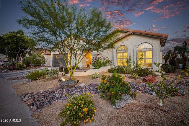 4037 E NAMBE Street E, Phoenix, AZ 85044
