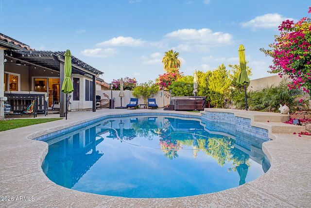 4037 E NAMBE Street E, Phoenix, AZ 85044