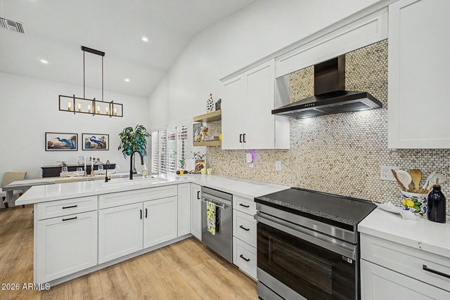 4037 E NAMBE Street E, Phoenix, AZ 85044