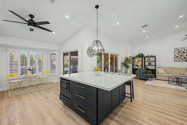 4037 E NAMBE Street E, Phoenix, AZ 85044