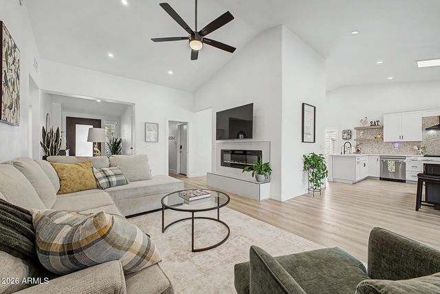4037 E NAMBE Street E, Phoenix, AZ 85044