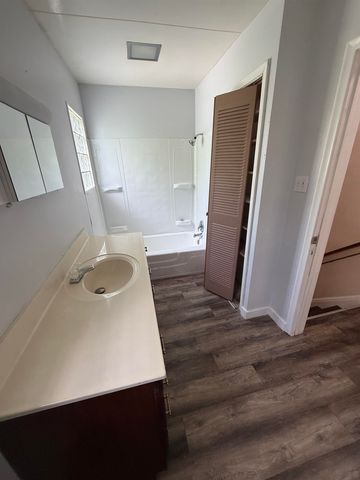 2222 Cumings Avenue, Flint, MI 48503