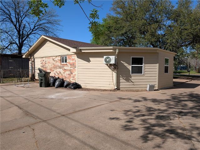 4104 Marsh Street, Bryan, TX 77803