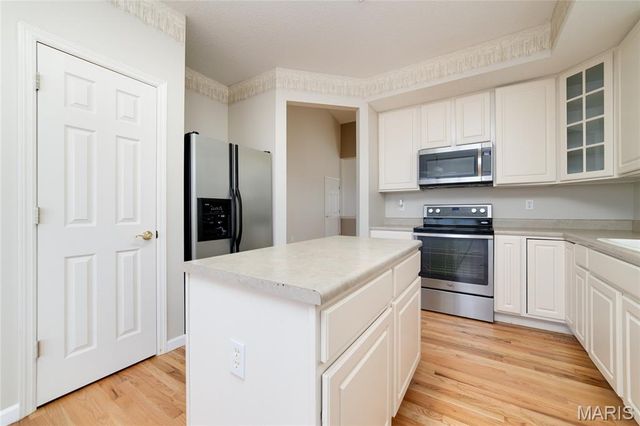 2114 Hawks Landing Drive S, Lake St Louis, MO 63367