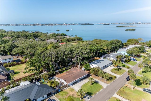 8242 31ST TERRACE N, St Petersburg, FL 33710