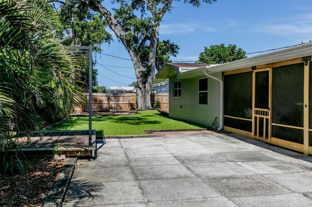 8242 31ST TERRACE N, St Petersburg, FL 33710