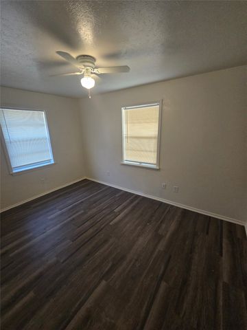 810 Lexington Drive, Lancaster, TX 75134