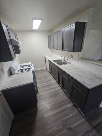 810 Lexington Drive, Lancaster, TX 75134