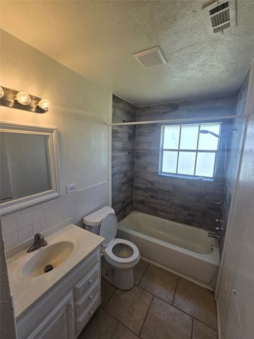810 Lexington Drive, Lancaster, TX 75134
