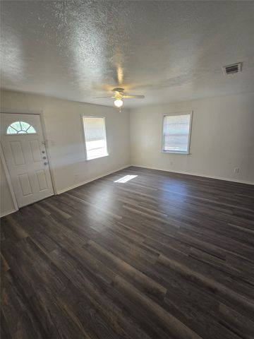 810 Lexington Drive, Lancaster, TX 75134