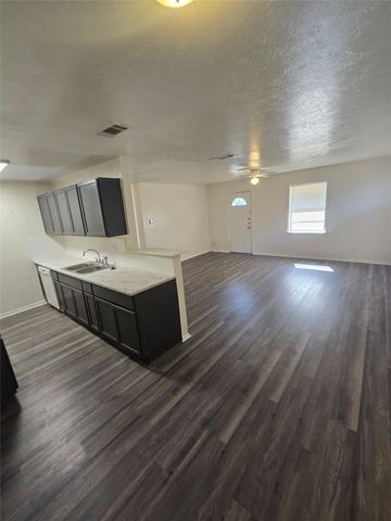 810 Lexington Drive, Lancaster, TX 75134
