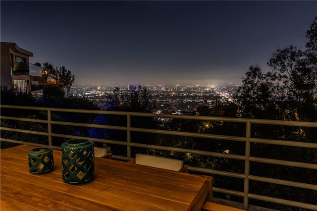 8448 Franklin, Los Angeles, CA 90069