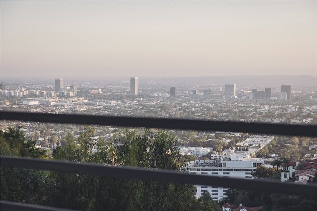 8448 Franklin, Los Angeles, CA 90069