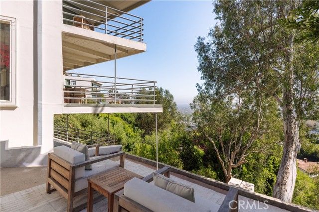 8448 Franklin, Los Angeles, CA 90069