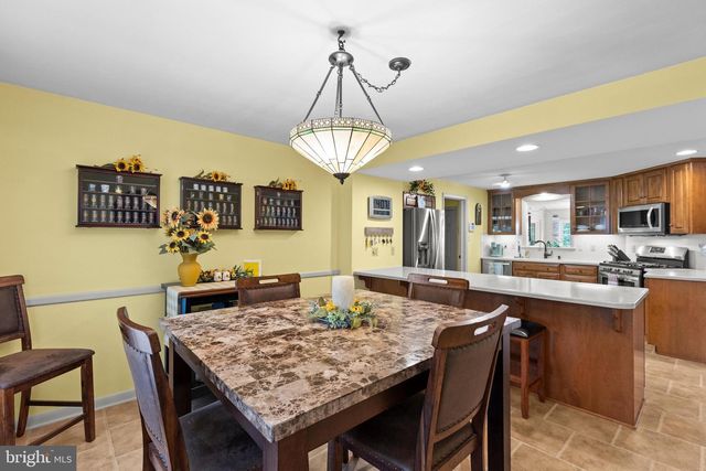 995 DETWILER DR, York, PA 17404