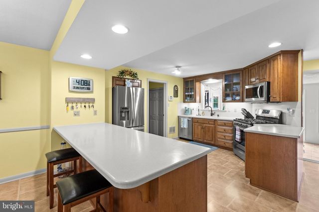 995 DETWILER DR, York, PA 17404