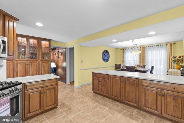 995 DETWILER DR, York, PA 17404