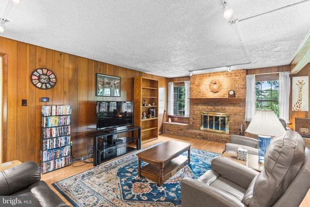 995 DETWILER DR, York, PA 17404