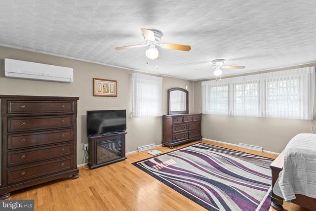 995 DETWILER DR, York, PA 17404