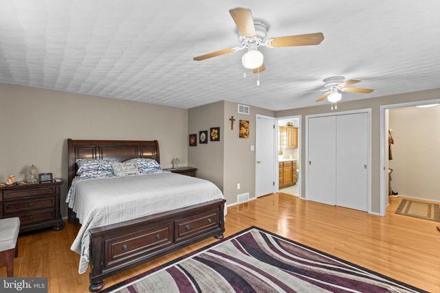 995 DETWILER DR, York, PA 17404