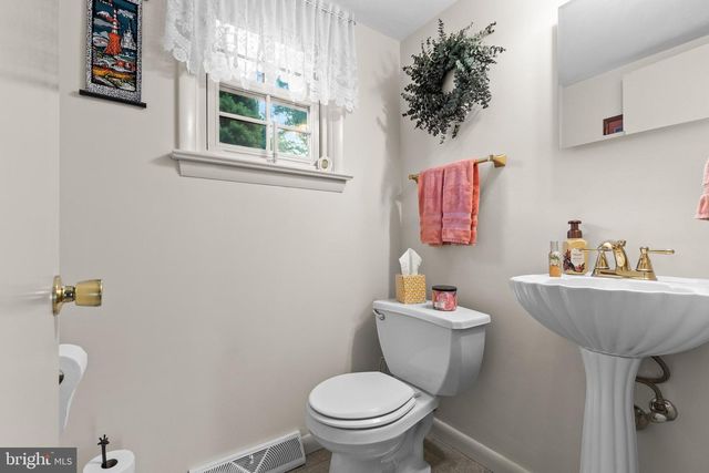 995 DETWILER DR, York, PA 17404