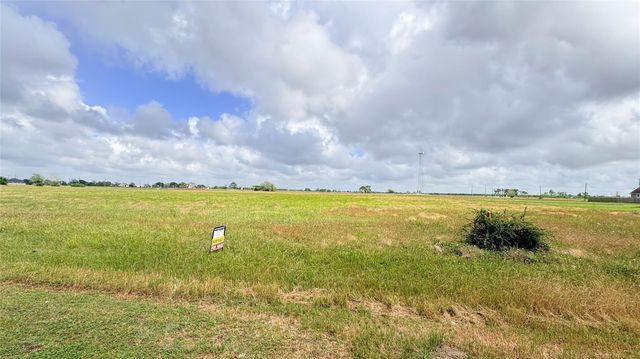 383 Brahman Trail, Angleton, TX 77515
