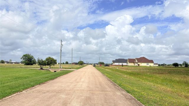 383 Brahman Trail, Angleton, TX 77515