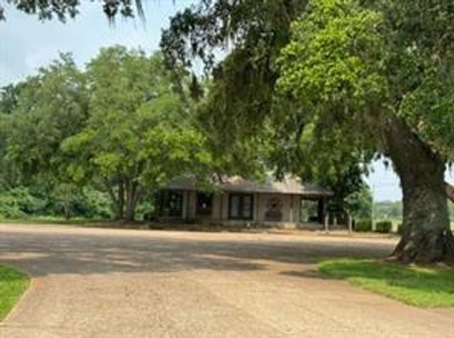 383 Brahman Trail, Angleton, TX 77515