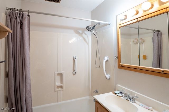 274 E State Street, Barberton, OH 44203